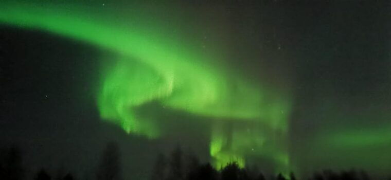 rovanieminorthern-lights-hunt-in-lapland-wilderness