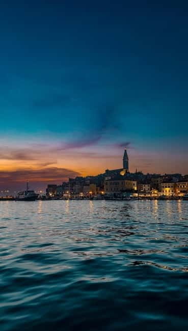 Rovinj: Luxury Old Town Night Cruise with Drinks - The Itinerary in Detail