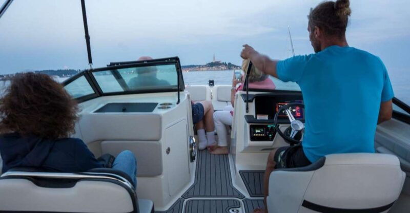 rovinj-sunrise-dolphins-fishermen-at-work-speedboat-tour