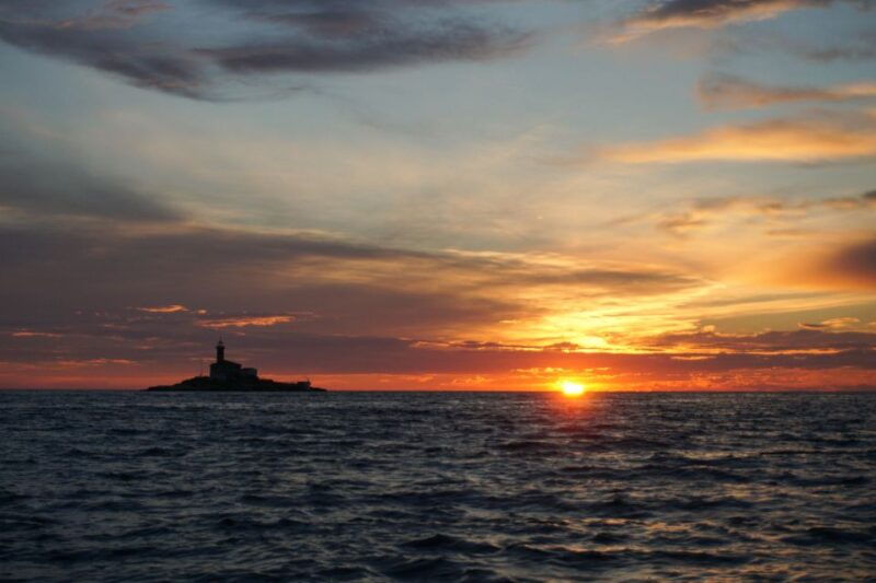 rovinj-sunset-boat-trip-with-dolphin-watching