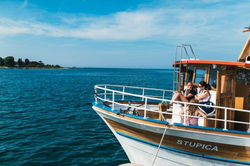 rovinj-sunset-cruise-with-swim-stop-drinks-and-fruits
