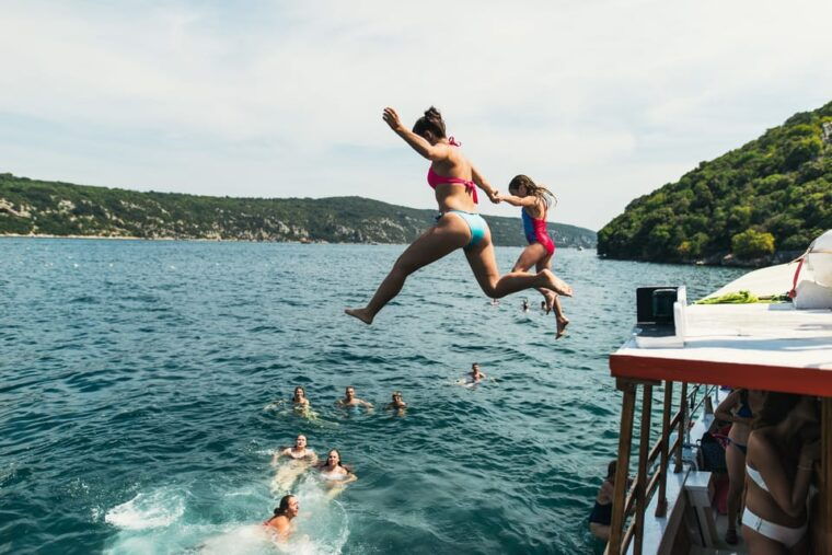 rovinj-sunset-cruise-with-swim-stop-drinks-and-fruits