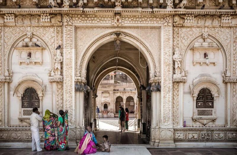 Royal Bikaner: Guided Full-Day City Tour with Hotel Pickup - Vibrant Markets and Local Shopping