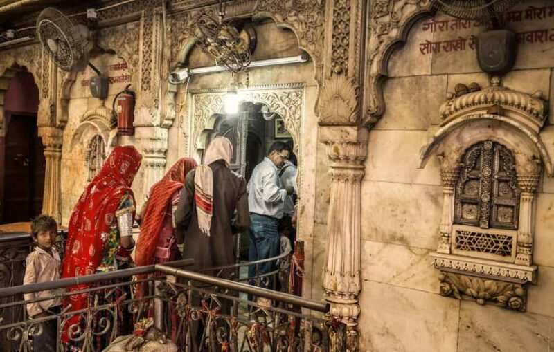 Royal Bikaner: Guided Full-Day City Tour with Hotel Pickup - Final Stop: The Magnificent Rampuria Haveli