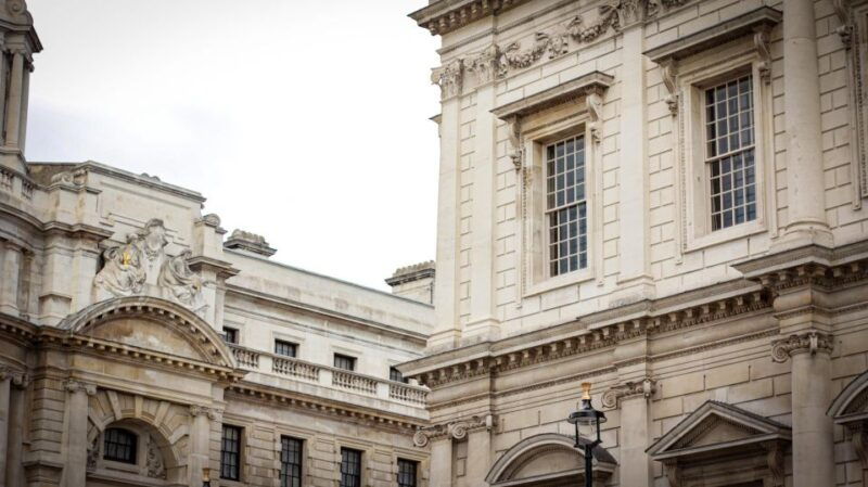royal-london-from-saxons-to-tudors-stuarts-walking-tour