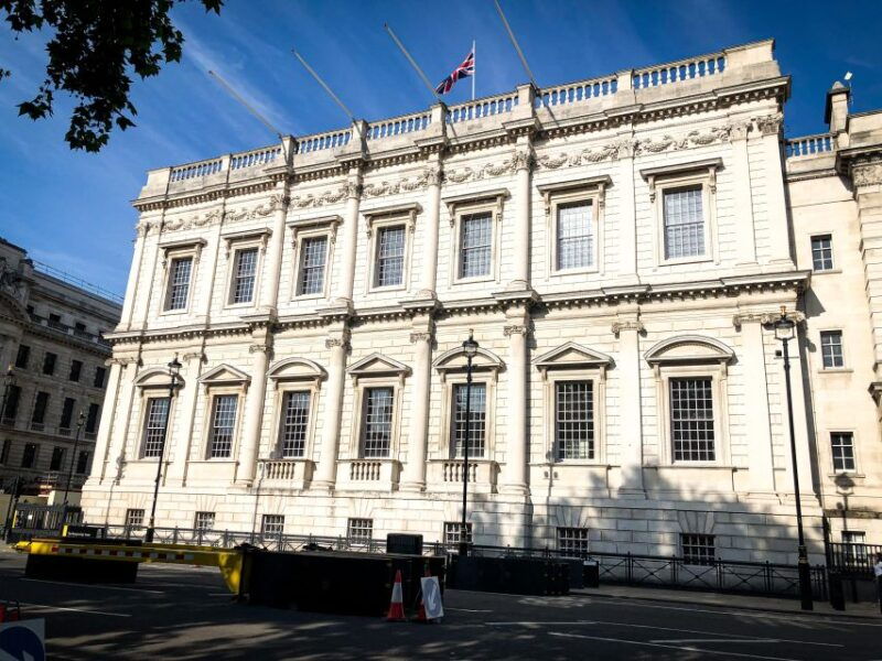 royal-london-from-tudors-stuarts-to-windsors-walking-tour