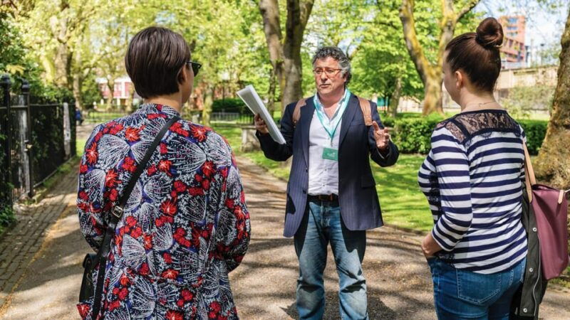 royal-london-kensington-palace-afternoon-tea-guard-change