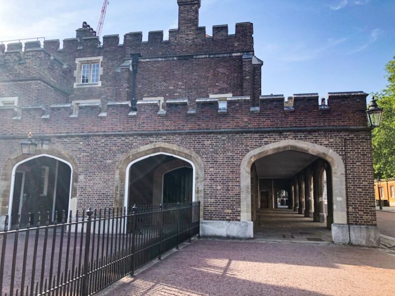 Royal London: Tudors & Stuarts Walking Tour - Exploring the Tour Step-by-Step