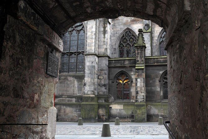 royal-mile-small-group-walking-tour-optional-edinburgh-castle