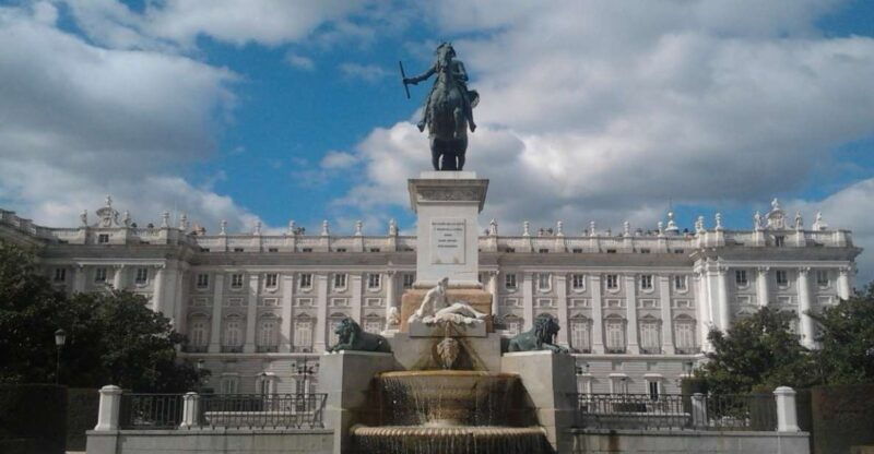 royal-palace-and-cathedral-of-almudena-madrid-guided-tour