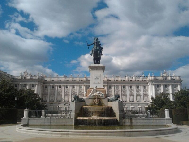 royal-palace-and-cathedral-of-almudena-madrid-guided-tour