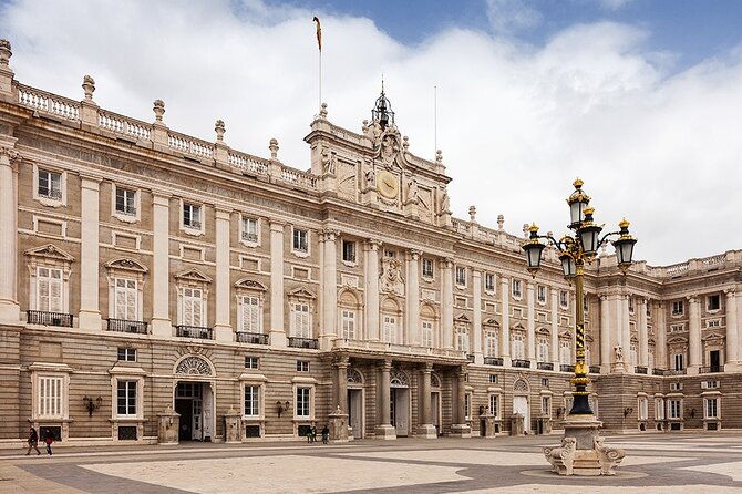 royal-palace-of-madrid-and-almudena-cathedral-afternoon-tour