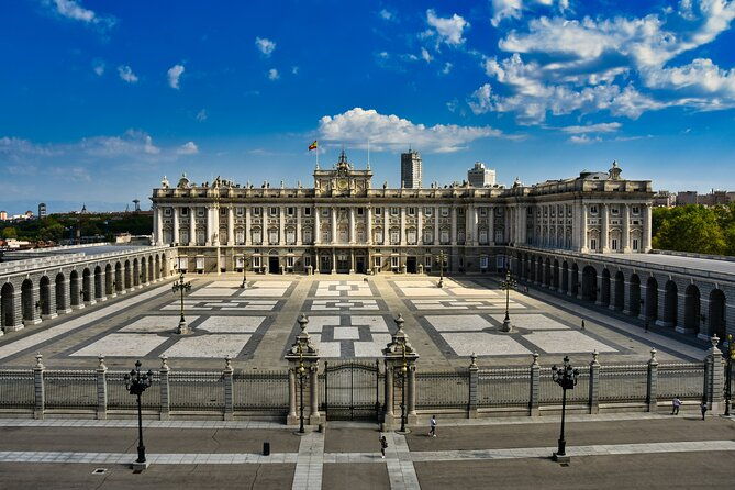 royal-palace-of-madrid-and-almudena-cathedral-afternoon-tour