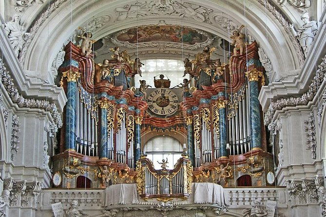 royal-palace-of-madrid-old-city-semi-private-8ppl-max