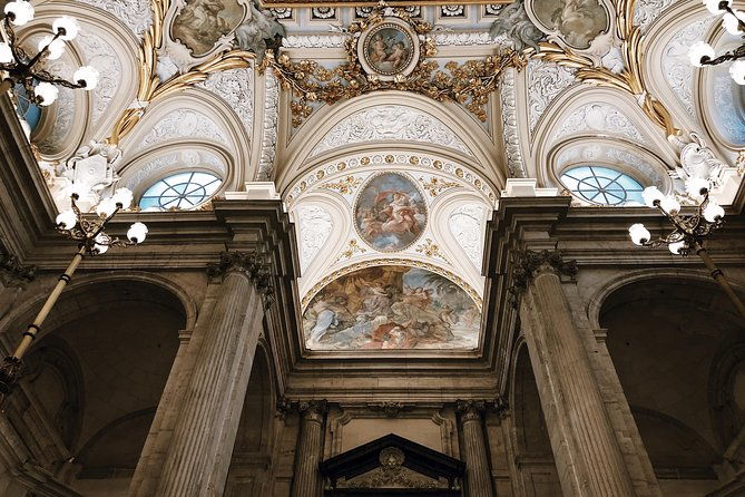 royal-palace-of-madrid-old-city-semi-private-8ppl-max