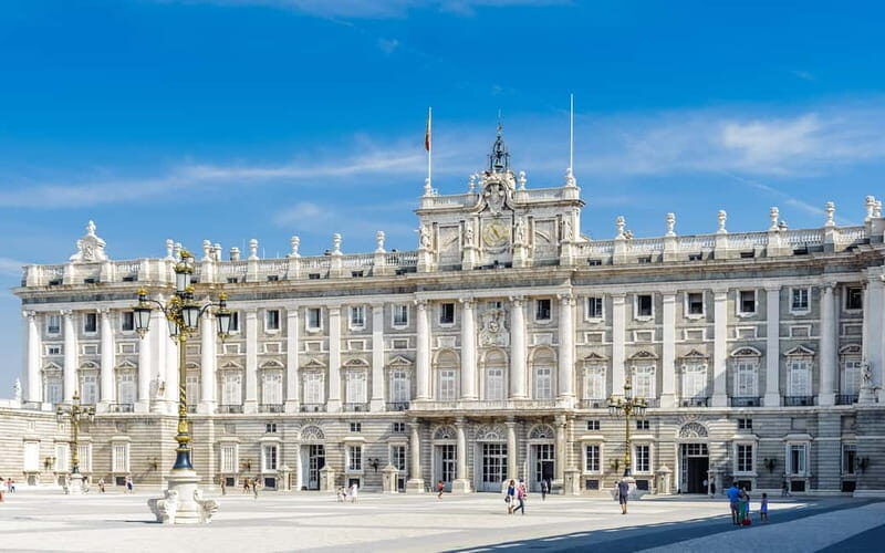 Royal Palace of Madrid: Private tour with entrance included - Breakdown of the Itinerary