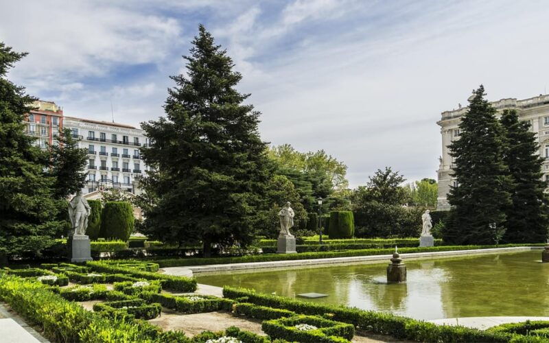royal-palace-of-madrid-private-tour-with-entrance-included