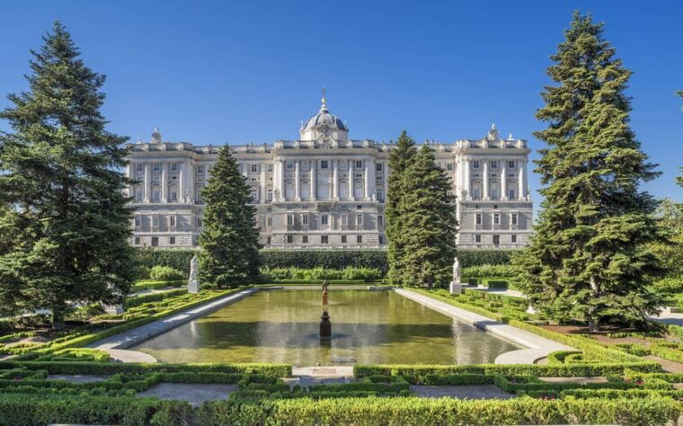 royal-palace-of-madrid-private-tour-with-entrance-included