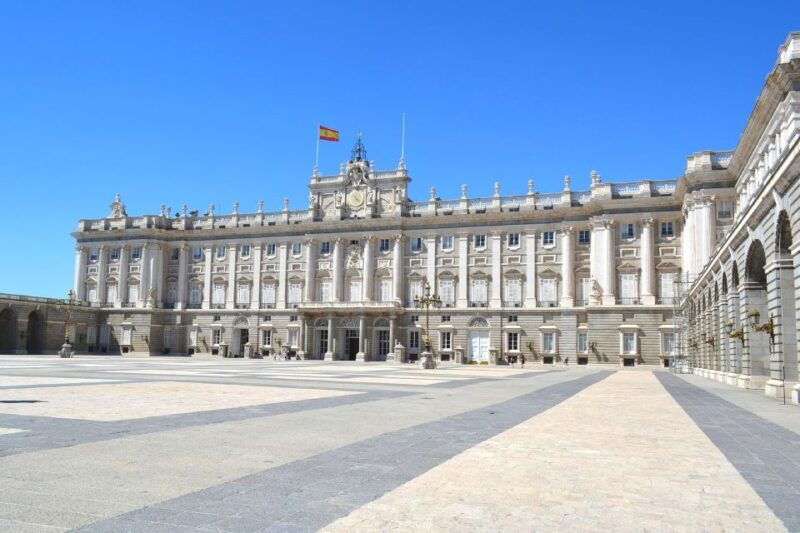 royal-palace-of-madrid-skip-the-line-and-retiro-park-tour