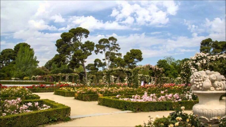 royal-palace-of-madrid-skip-the-line-and-retiro-park-tour
