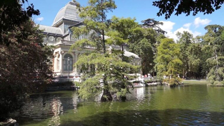 royal-palace-of-madrid-skip-the-line-and-retiro-park-tour