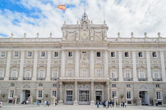 royal-palace-of-madrid-skip-the-line-guided-tour-3