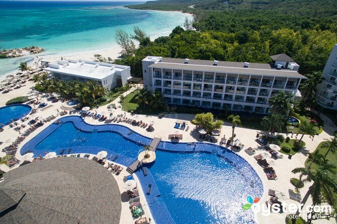 royalton-blue-waters-and-hideaway-at-blue-waters-airport-transfer