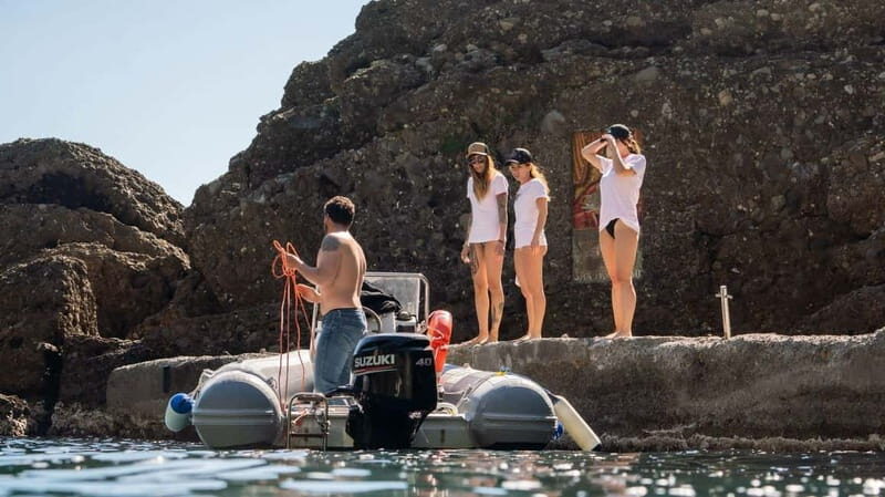 Rubber dinghy rental 500 - The Sum Up