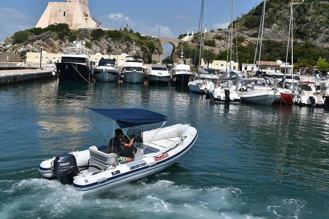rubber-dinghy-to-rent-joker-boat-coaster-470-40cv-without-license