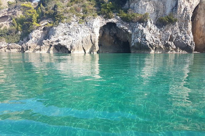 rubber-dinghy-to-rent-joker-boat-coaster-470-40cv-without-license