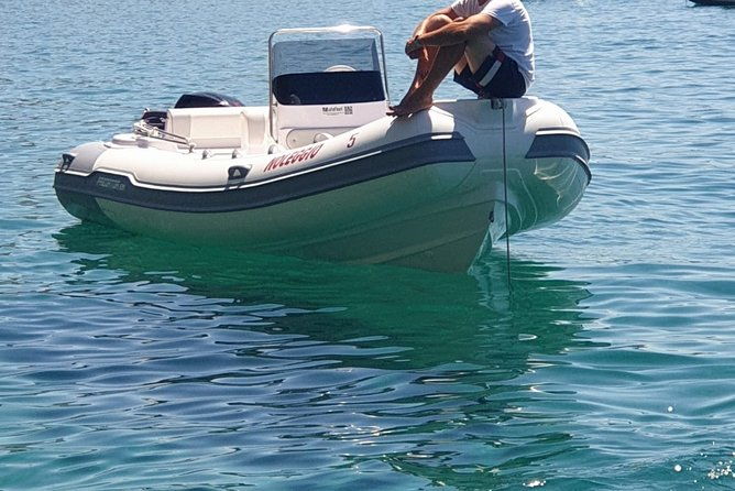 rubber-dinghy-to-rent-predator-599-40cv-without-license