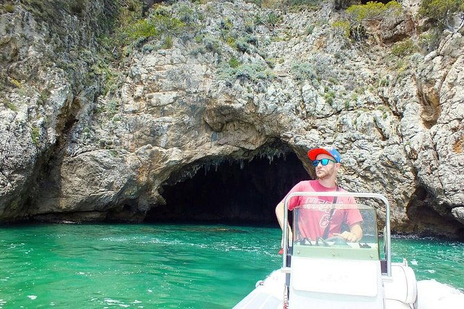 rubber-dinghy-to-rent-predator-599-40cv-without-license