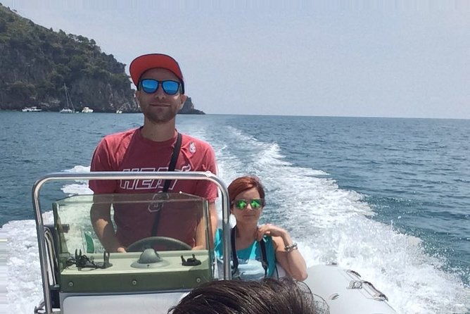 rubber-dinghy-to-rent-predator-599-40cv-without-license