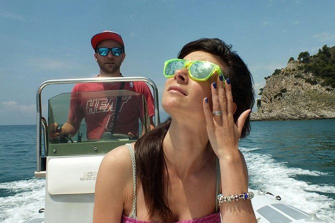 rubber-dinghy-to-rent-predator-599-40cv-without-license