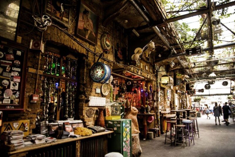 ruin-bars-private-tour-culture-history-and-drinks