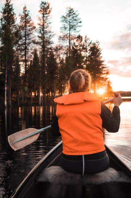ruka-midnight-sun-canoeing-on-the-ruka-lake