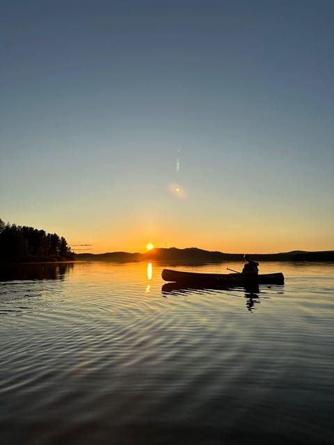 ruka-midnight-sun-canoeing-on-the-ruka-lake