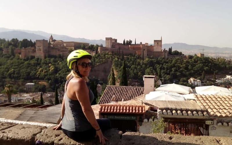 Ruta en Bicicleta Eléctrica por los Encantos del Sacromonte - An Overview of the Experience