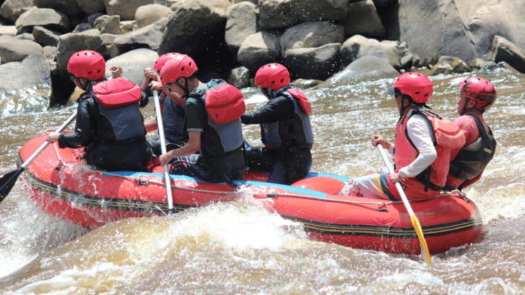 sabah-white-water-rafting-grade-3-4-at-padas-river