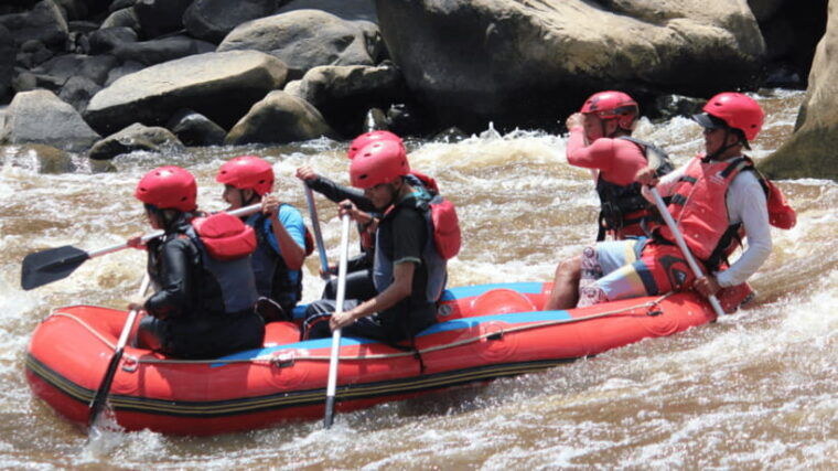 sabah-white-water-rafting-grade-3-4-at-padas-river