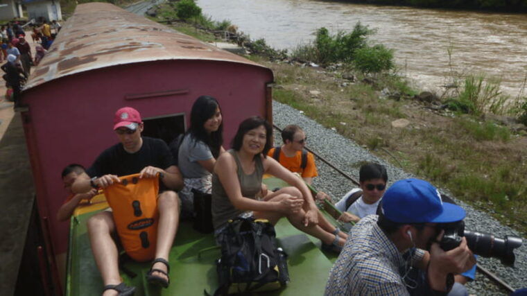 sabah-white-water-rafting-grade-3-4-at-padas-river