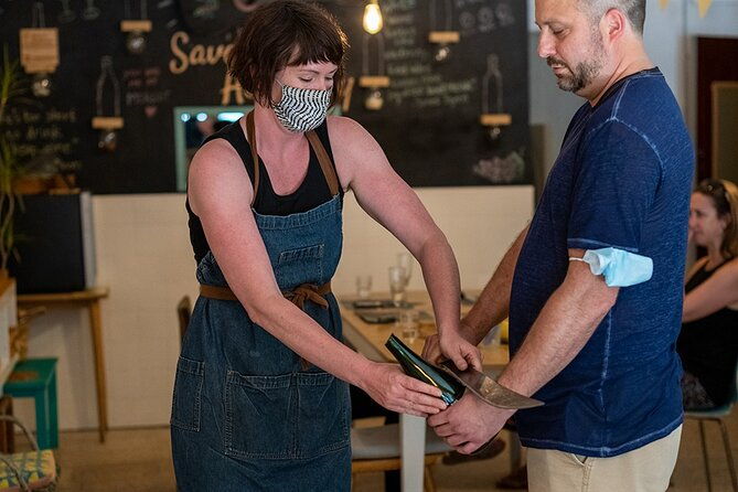 sabre-the-moment-cava-sabrage-class-in-barcelona