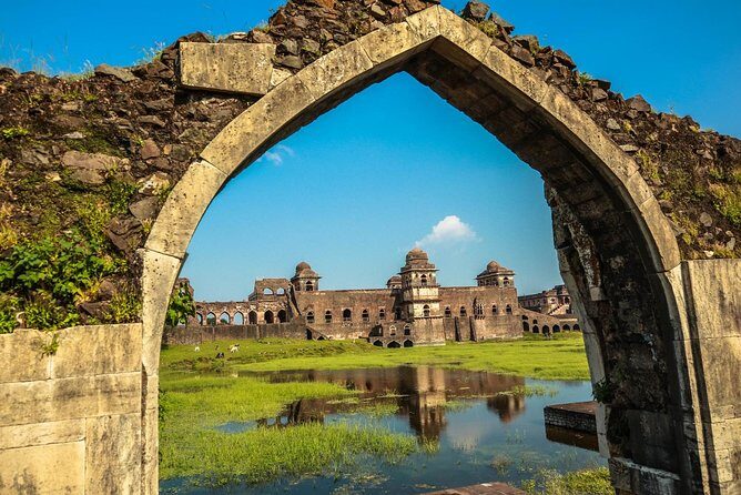 Sacred Sanctuaries: Omkareshwar & Asirgarh Fort Day Tour - Key Points