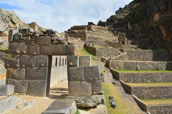 sacred-valley-and-machu-picchu-guided-tour-with-accommodation