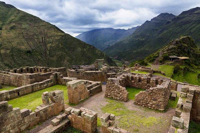 sacred-valley-and-machu-picchu-guided-tour-with-accommodation