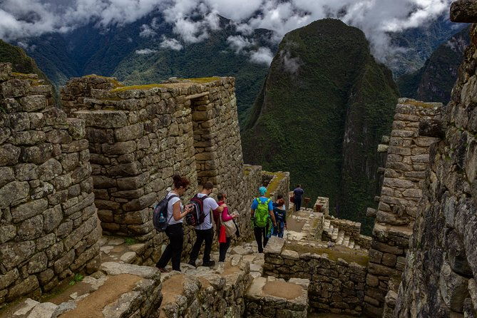 sacred-valley-and-machupicchu-by-train-2-days