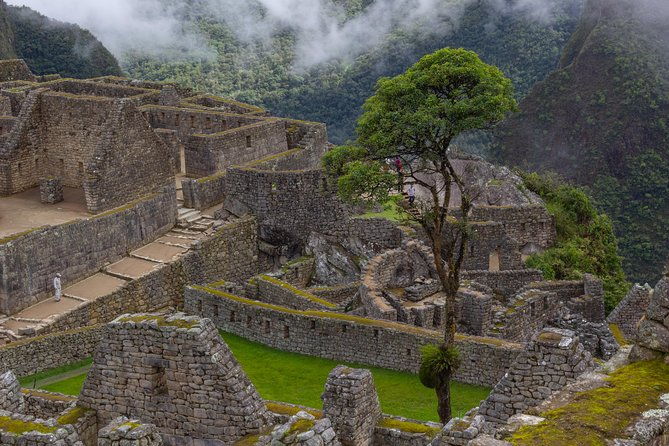 sacred-valley-and-machupicchu-by-train-2-days