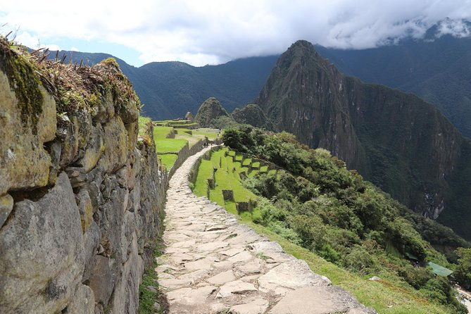 sacred-valley-of-the-incas-and-machu-picchu-2d-1n