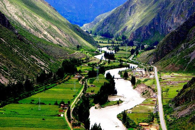 sacred-valley-tour-lunch-scape-the-crowds