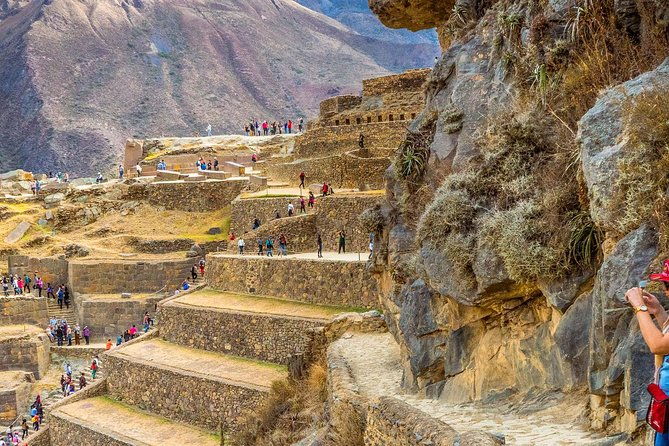 sacred-valley-tour-lunch-scape-the-crowds